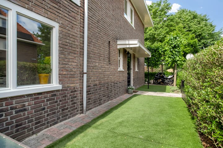 Foto 39 van Borneostraat 1