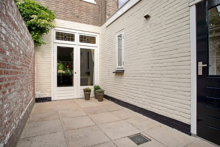 Foto 43 van Borneostraat 1