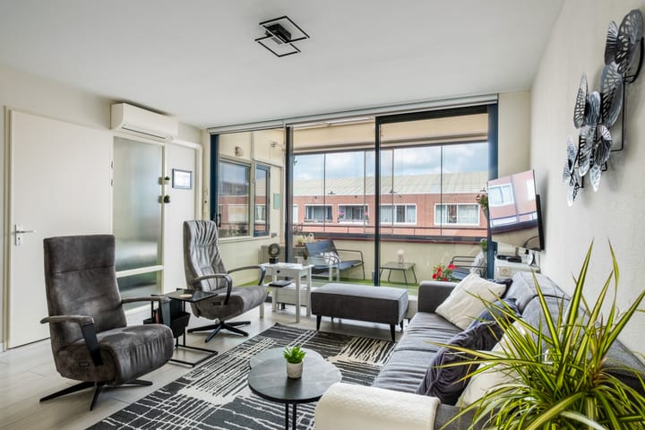 Foto 11 van Tiranastraat 76