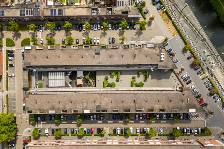 Foto 41 van Tiranastraat 76