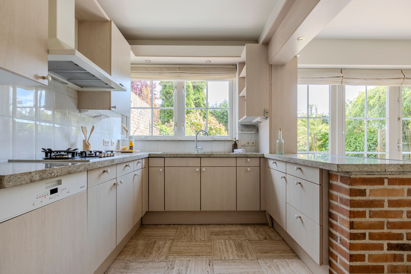 Photo 19 of Raadhuisstraat 10