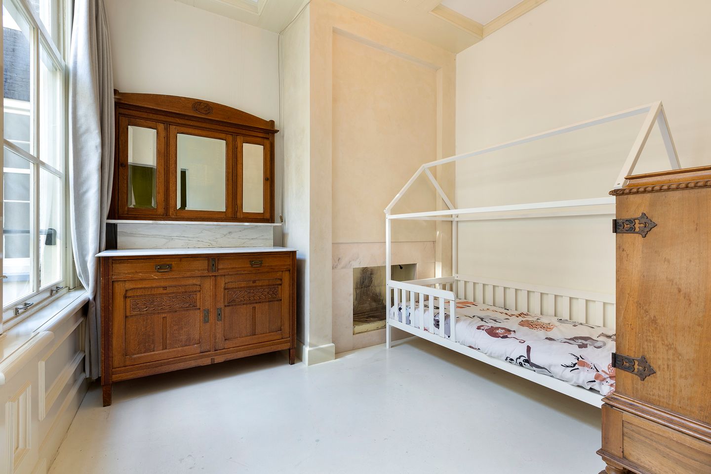 Foto 10 van Oudezijds Voorburgwal 233-B