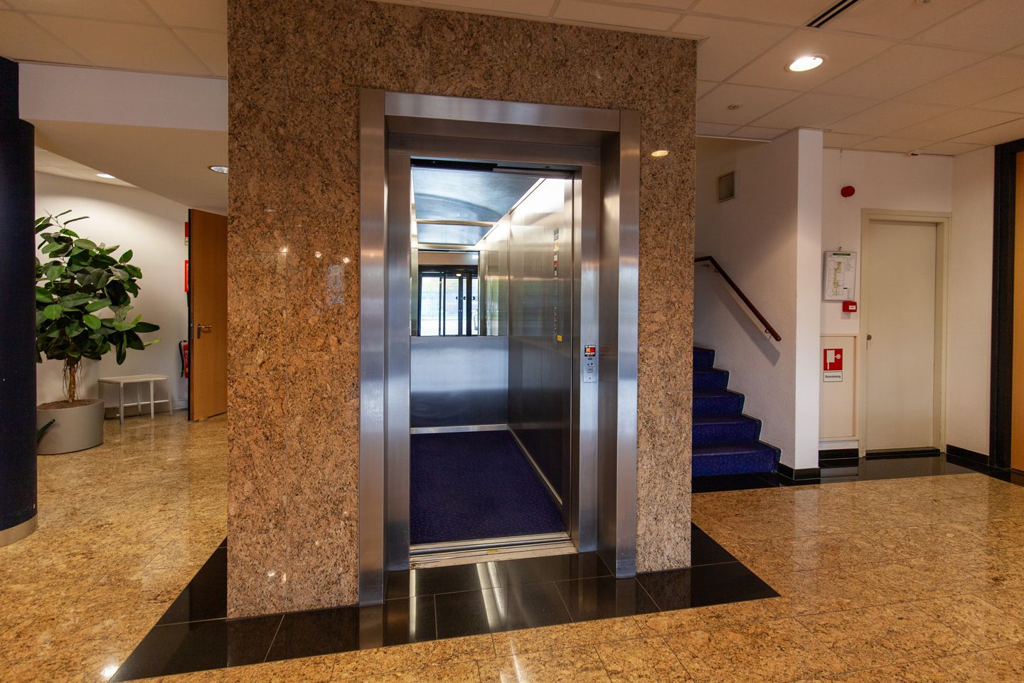 View photo 3 of Valreep 13