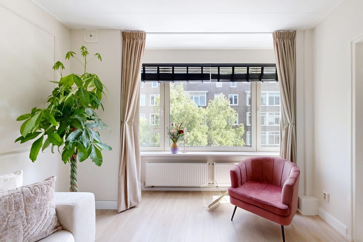 Photo 8 of Esmoreitstraat 41-2