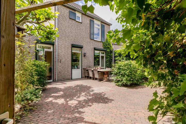 Foto 2 van Burg. Den Oudenstraat 2