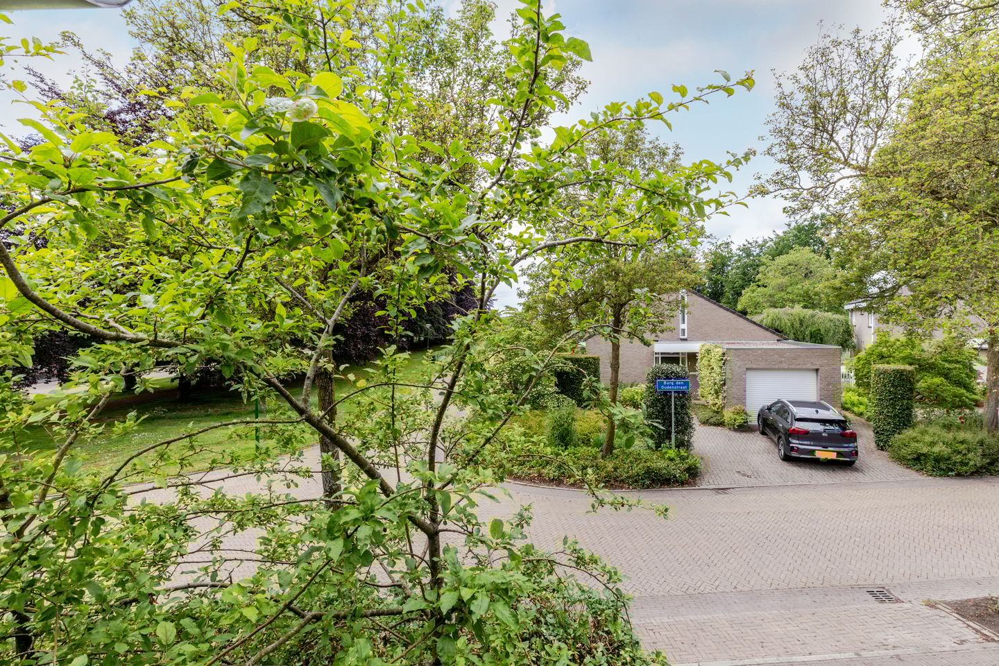 Photo 44 of Burg. Den Oudenstraat 2