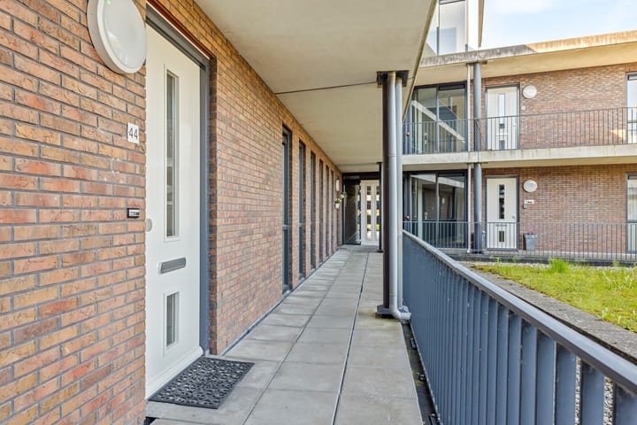 Foto 12 van Peter van Thaborplein 44