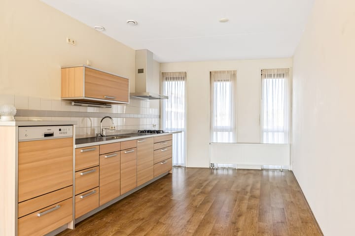 Foto 17 van Peter van Thaborplein 44