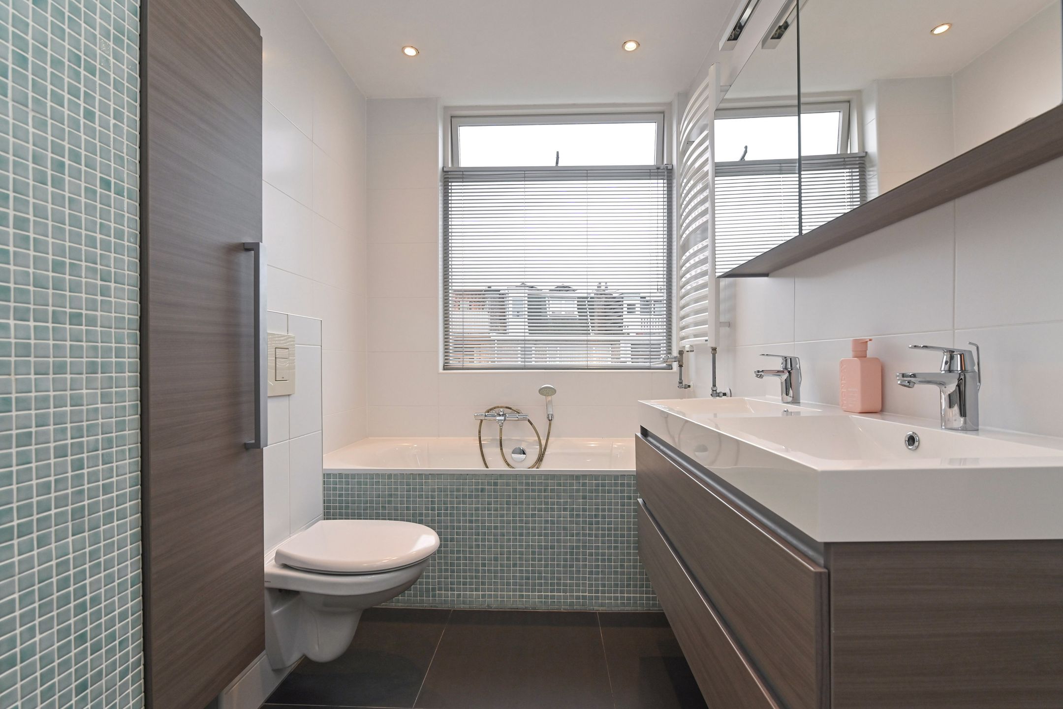 Photo 27 of Laan van Eik en Duinen 184