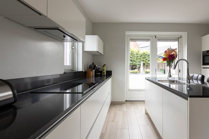 Photo 20 of Van Regteren Altenastraat 18