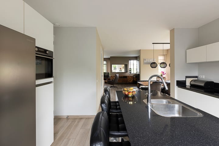 Photo 23 of Van Regteren Altenastraat 18