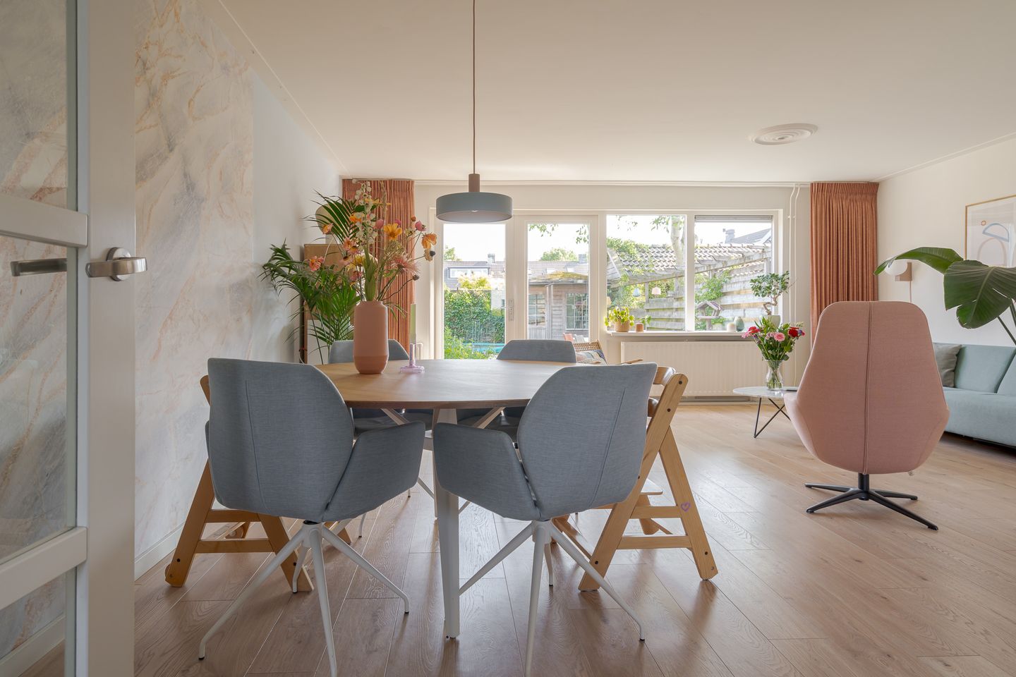 Foto 10 van Flora Bilderbeekstraat 19