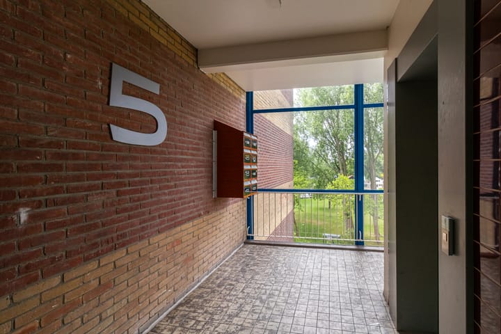 Foto 2 van Fluitekruidweg 85