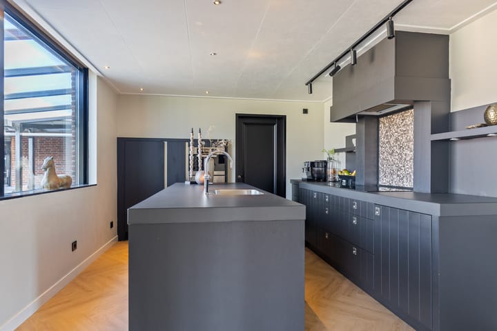 Foto 9 van Bedrijfsweg 3-A