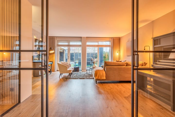 Foto 2 van Van Barnevelderf 3