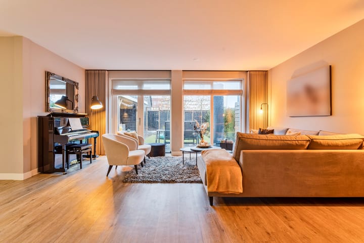 Foto 10 van Van Barnevelderf 3