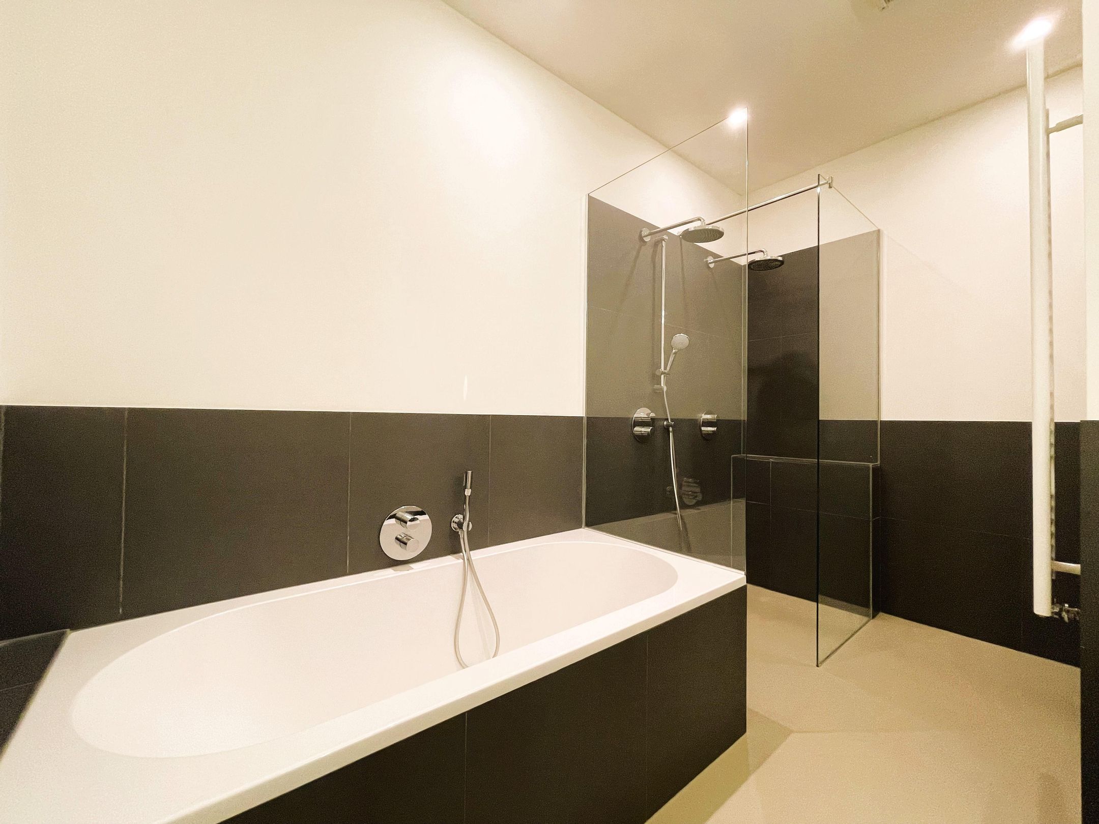 Photo 18 of Floris Versterstraat 10-F