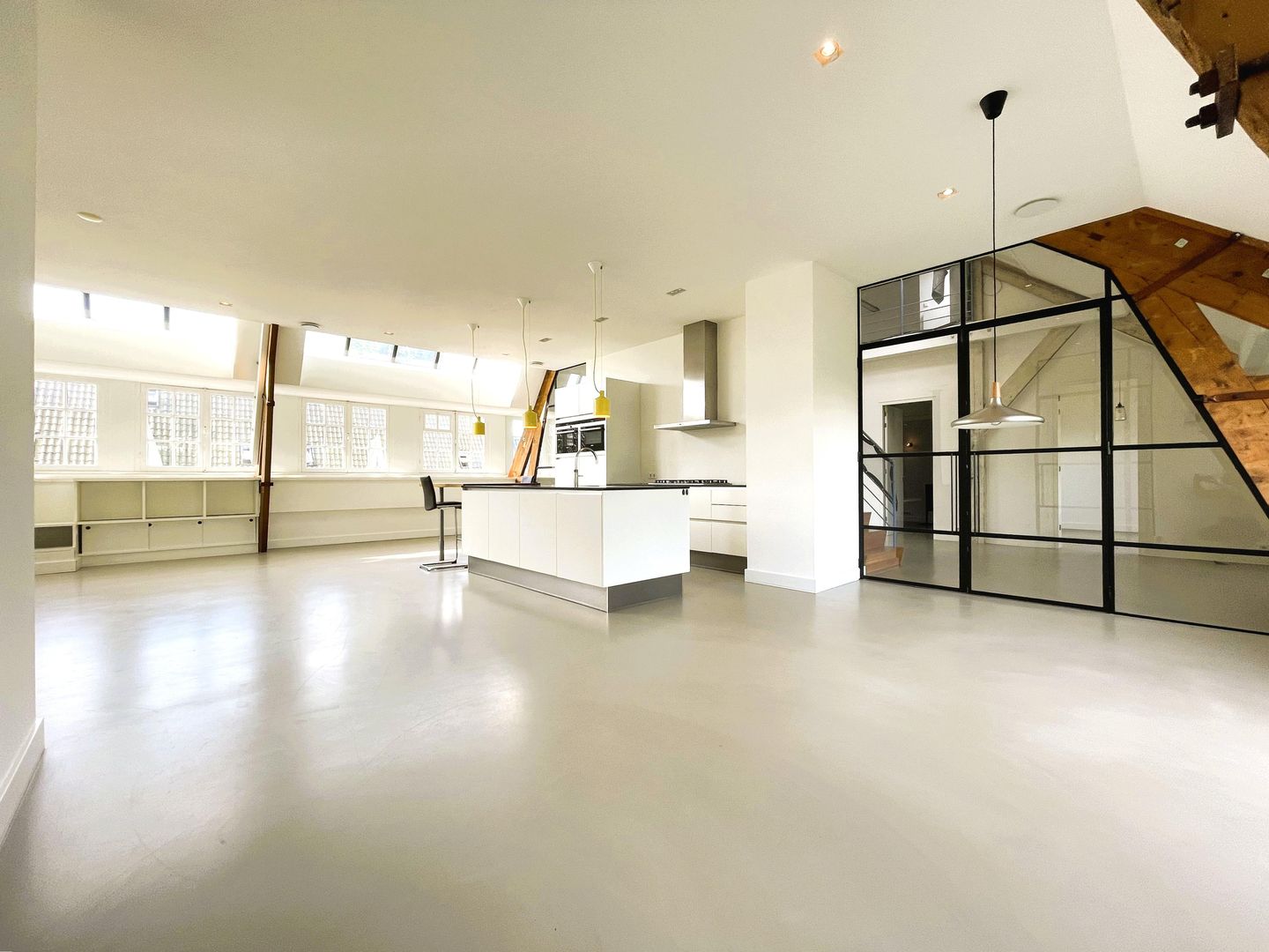 Photo 5 of Floris Versterstraat 10-F