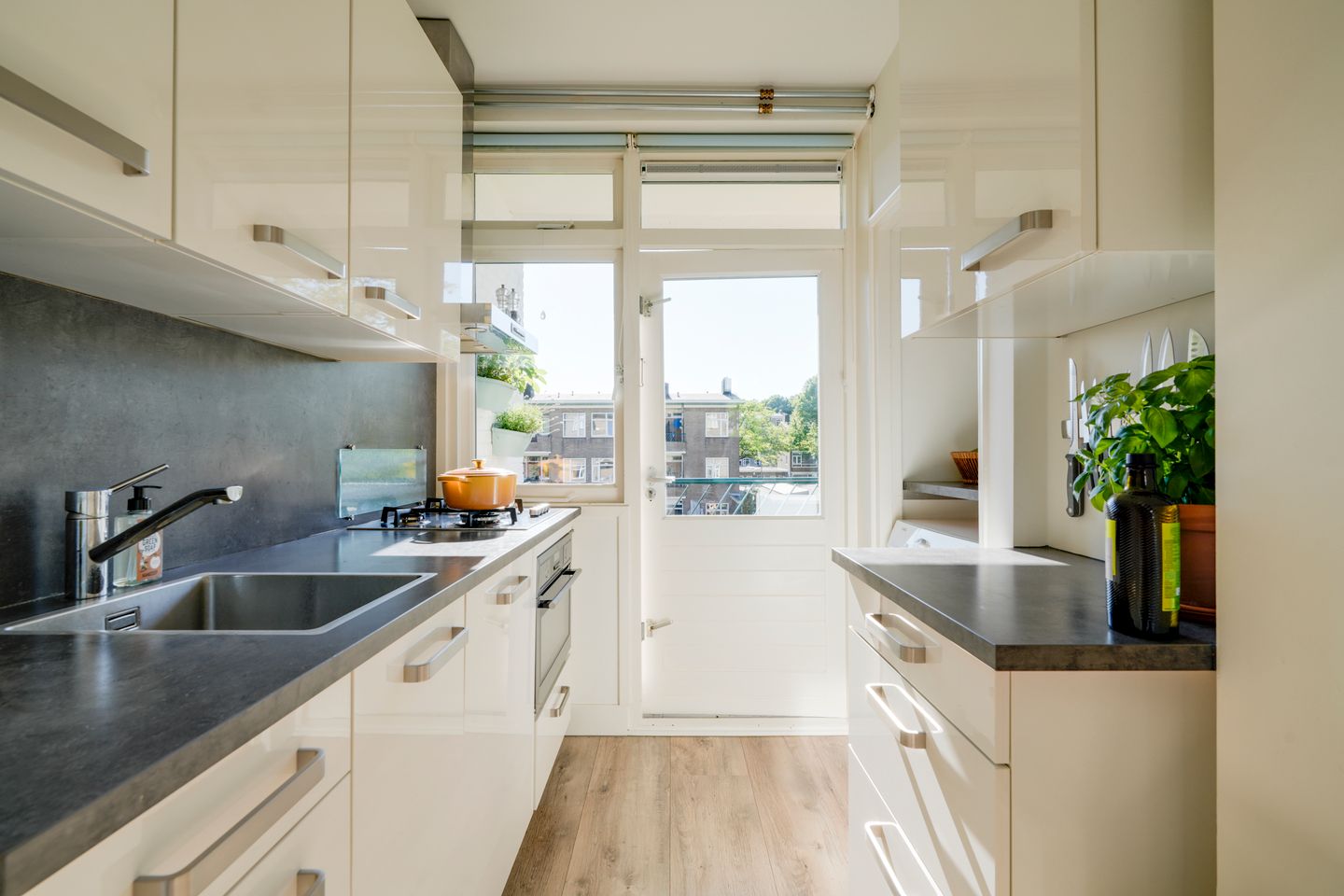 Photo 20 of Detmoldstraat 88-1