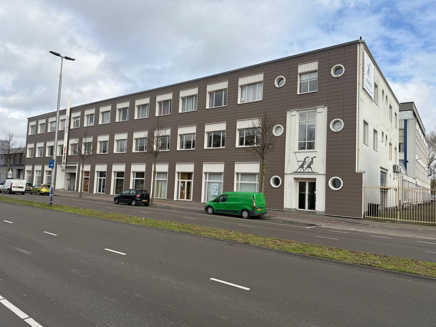 Bekijk foto 2 van Ringbaan-Oost 8-05