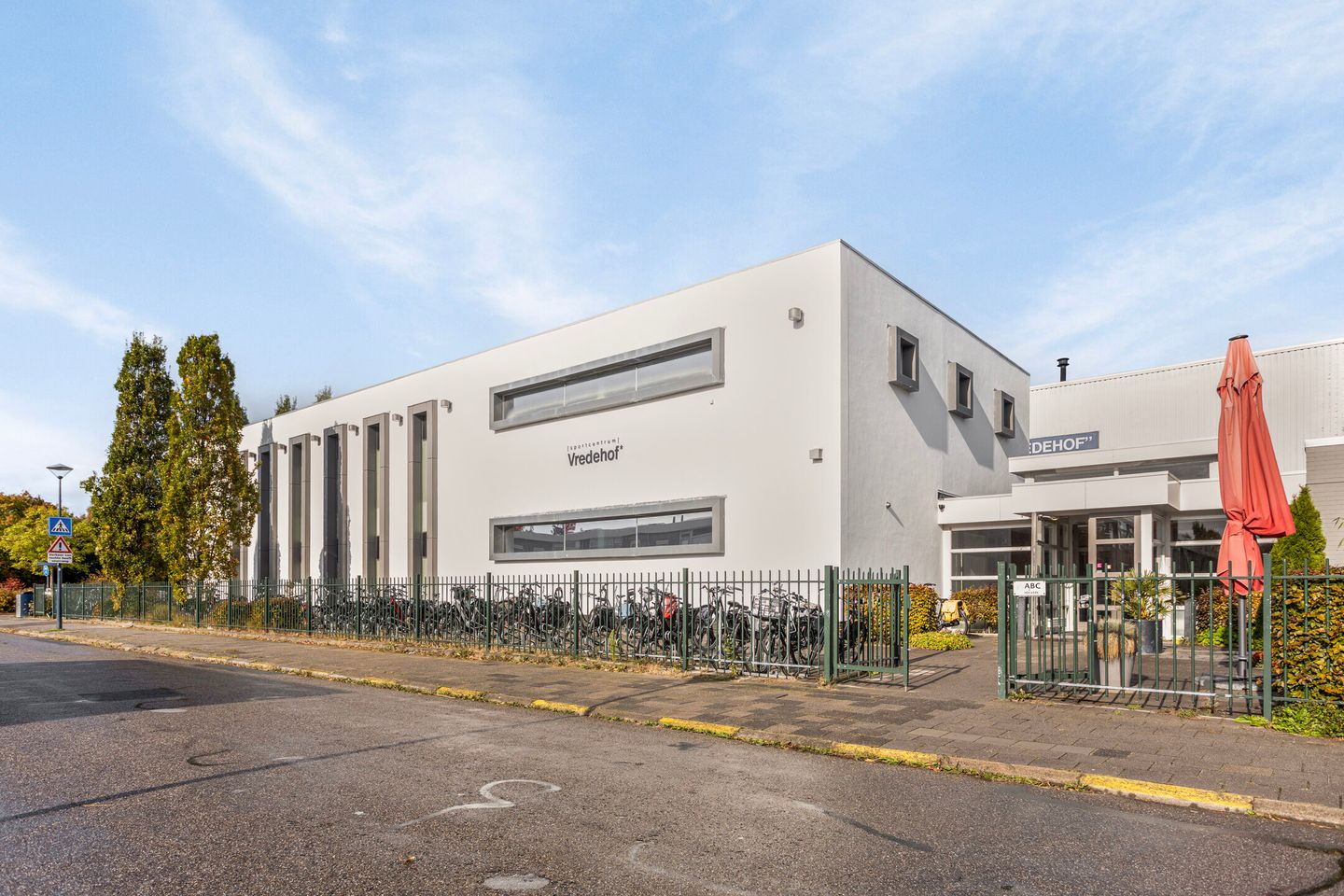 Bekijk foto 1 van Vredehofstraat 5