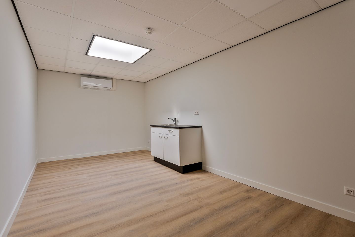 Bekijk foto 2 van Vredehofstraat 5