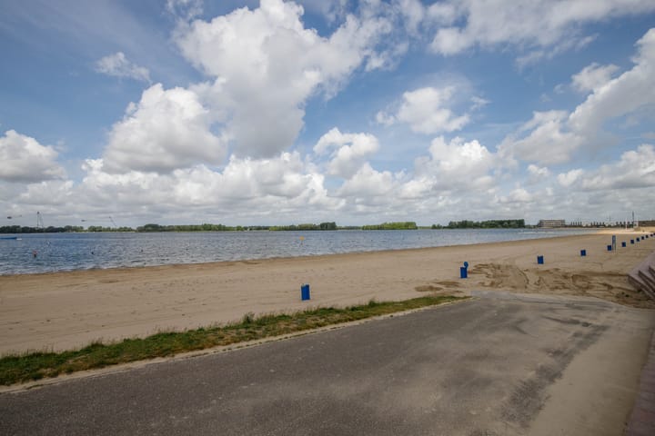 Foto 44 van Corsicalaan 195