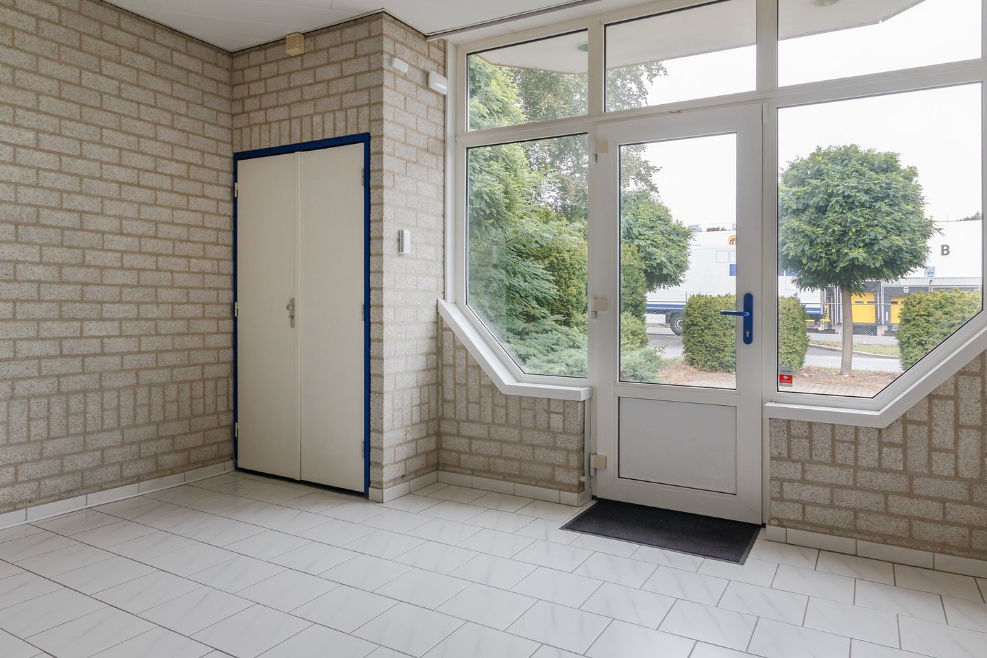 View photo 2 of Veldweg 10