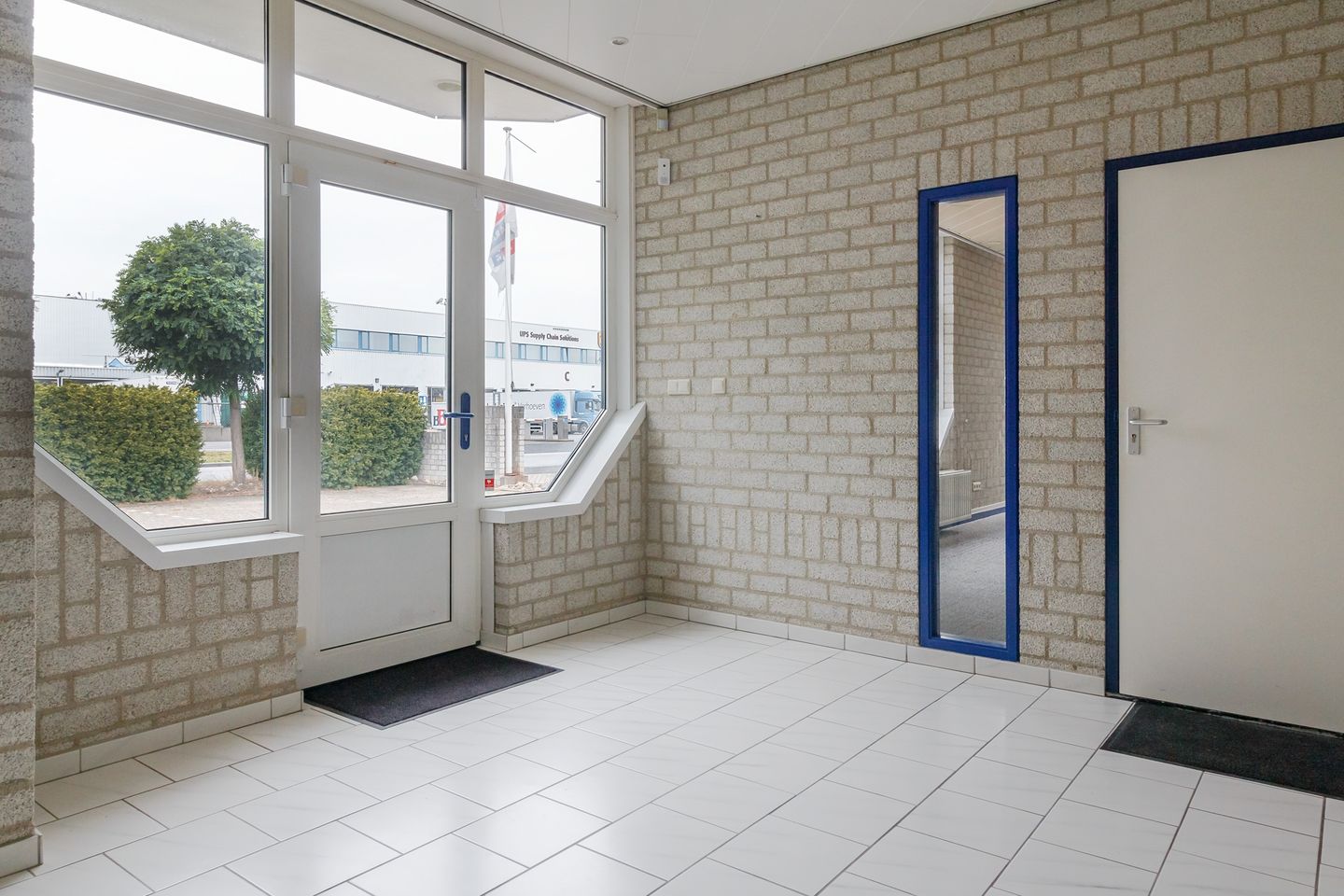 View photo 3 of Veldweg 10