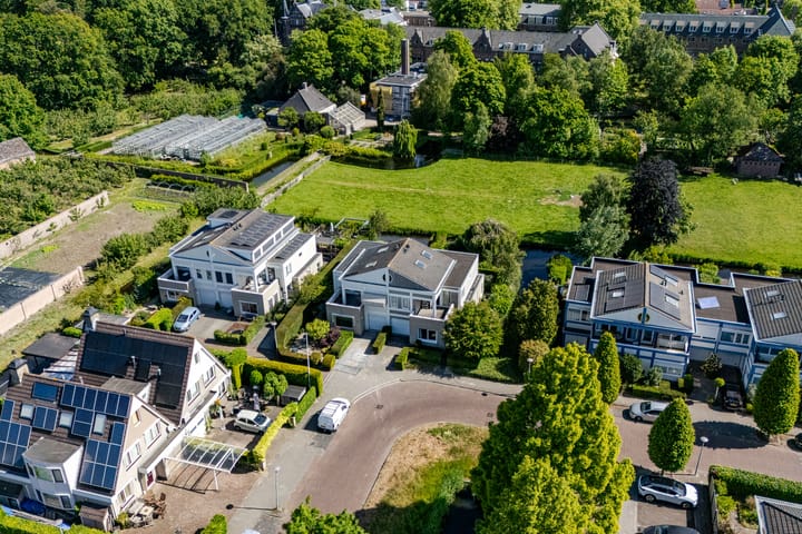 Photo 4 of Cor van Osnabruggelaan 44