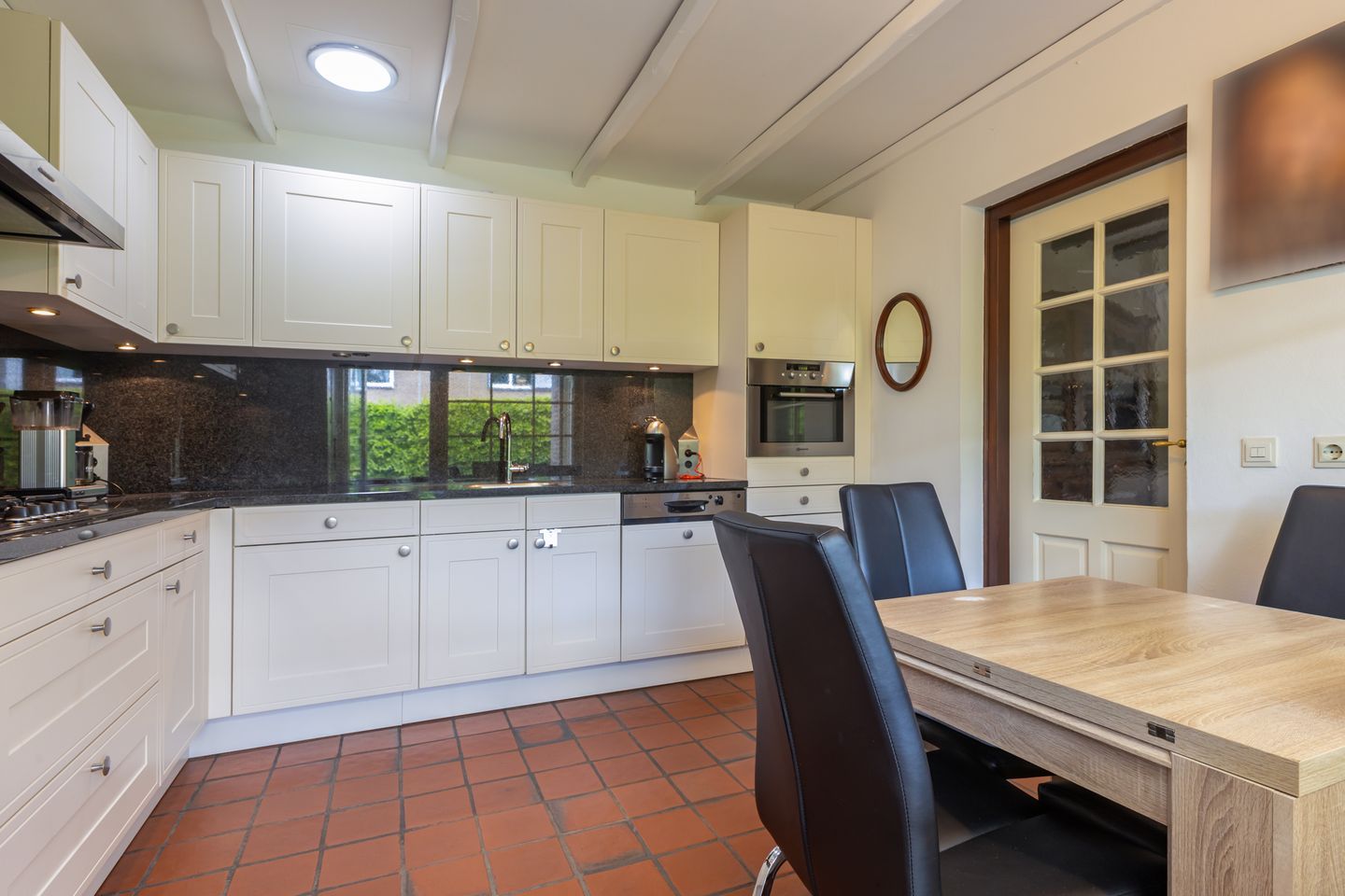 Foto 19 van Limburgstraat 8