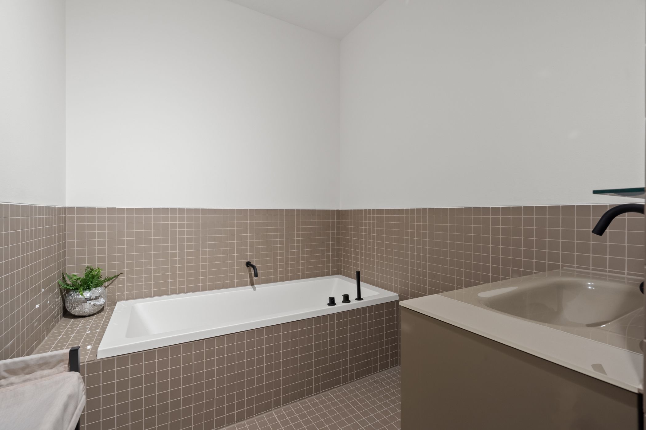 Photo 27 of Hoola van Nootenstraat 353