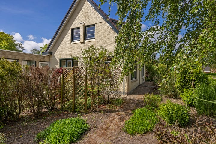 Photo 36 of Hoofdstraat 264