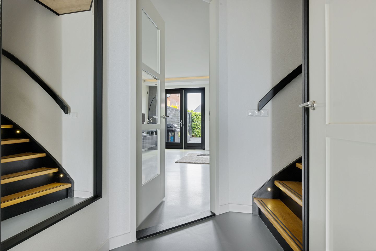 Foto 5 van Koningspage 83