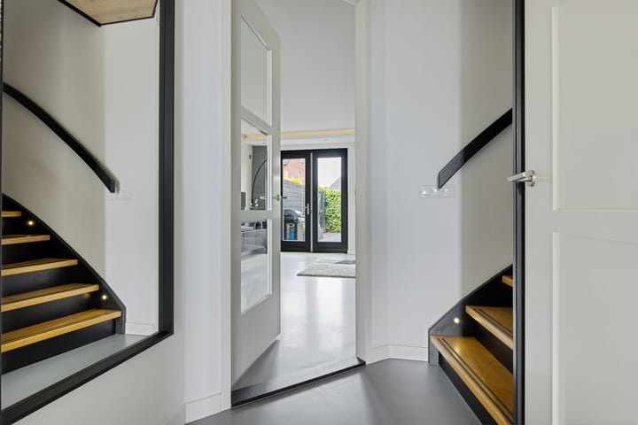 Foto 5 van Koningspage 83