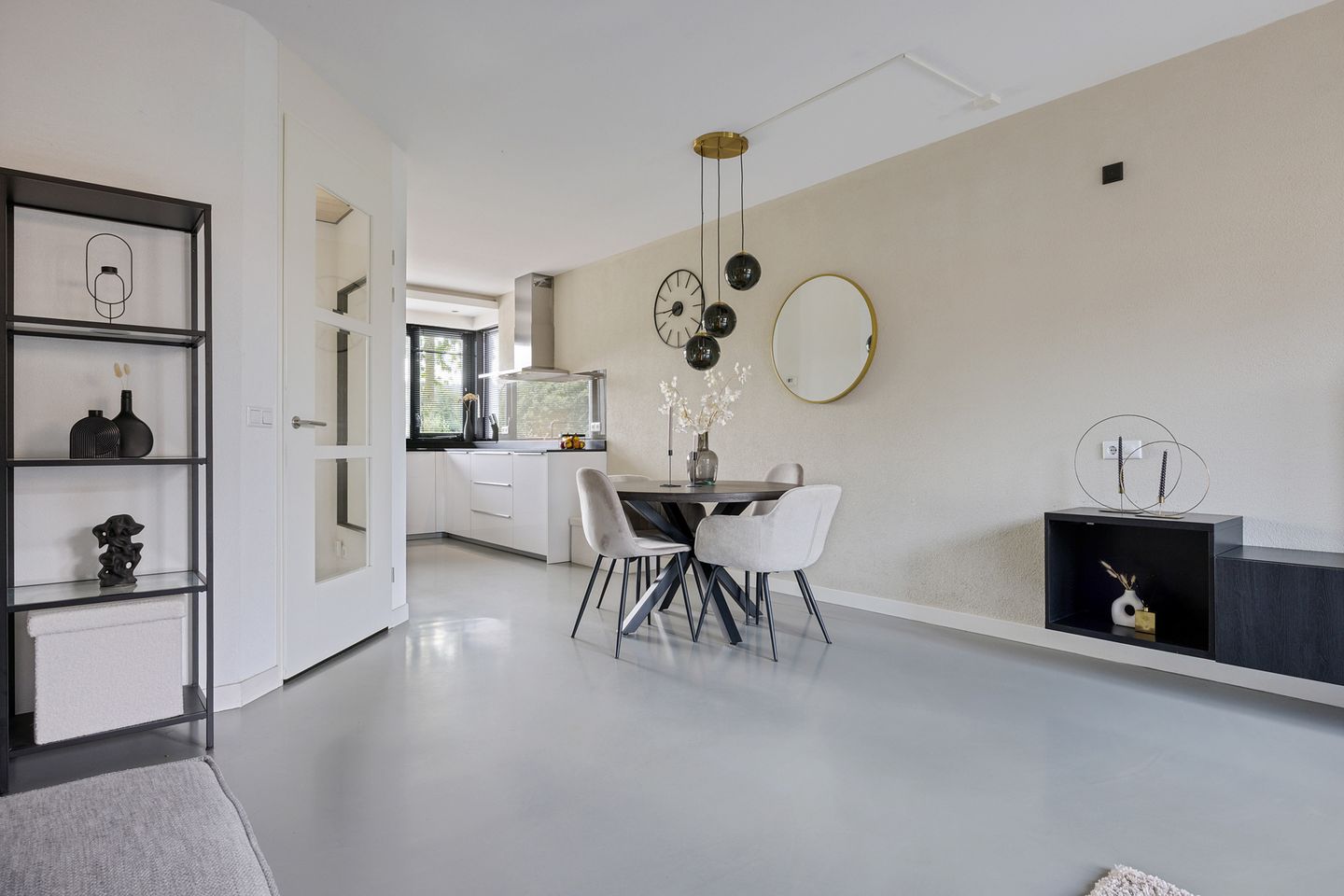 Foto 10 van Koningspage 83