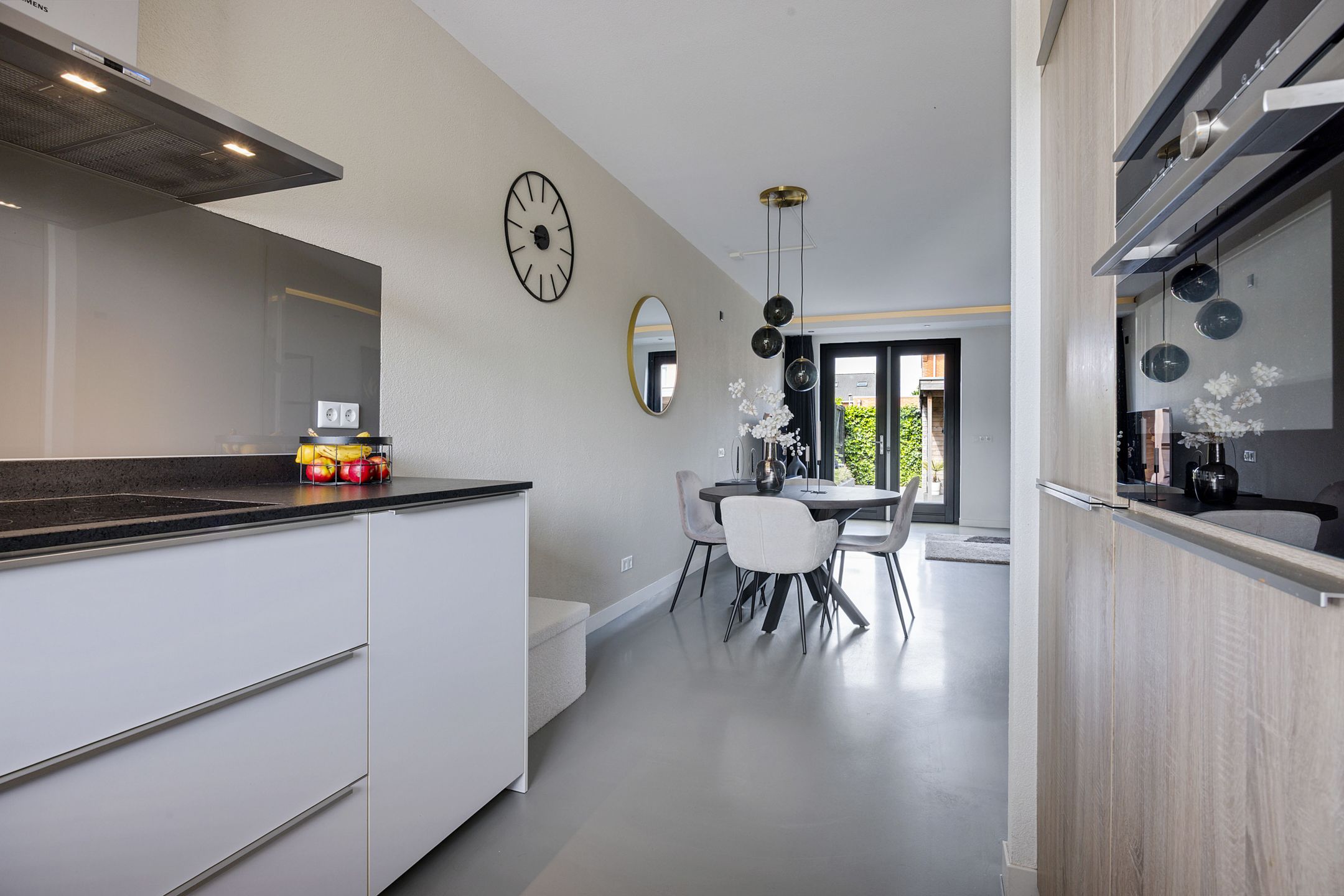 Foto 12 van Koningspage 83