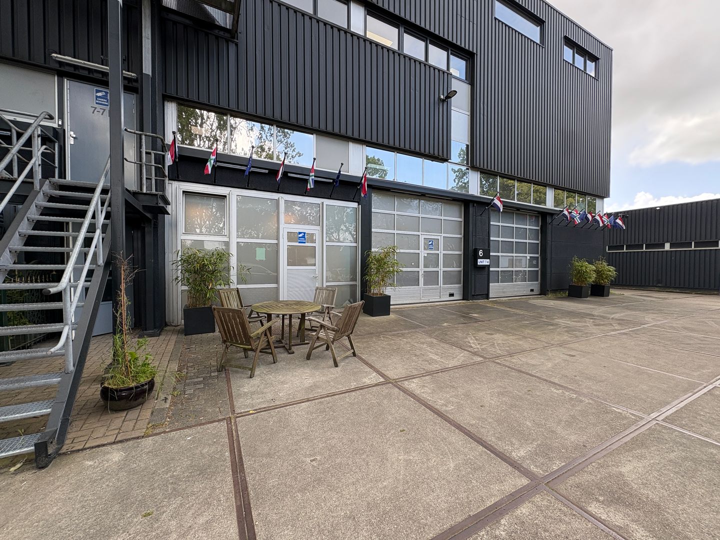 View photo 3 of Neutronstraat 7-6