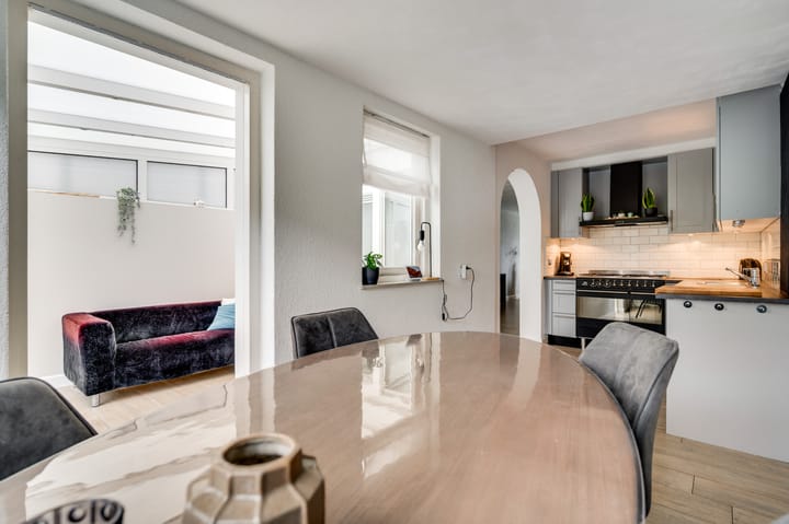 Photo 10 of Leliestraat 15