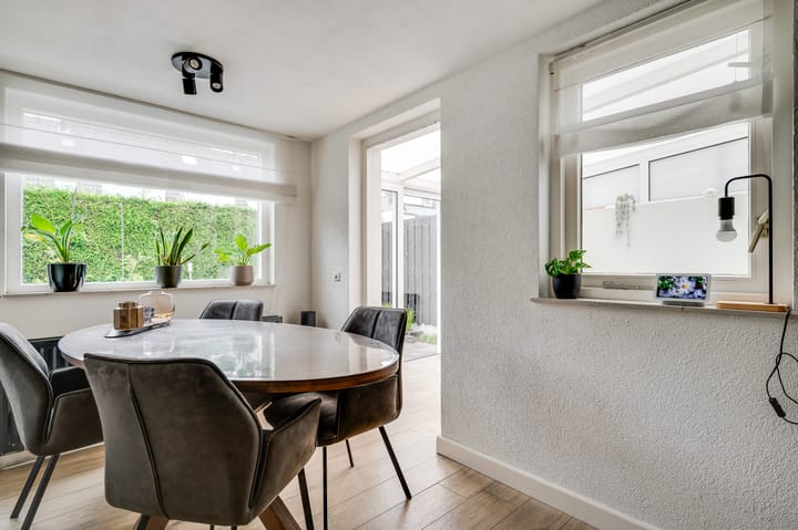 Photo 11 of Leliestraat 15