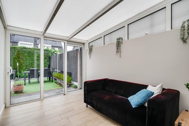 Photo 12 of Leliestraat 15