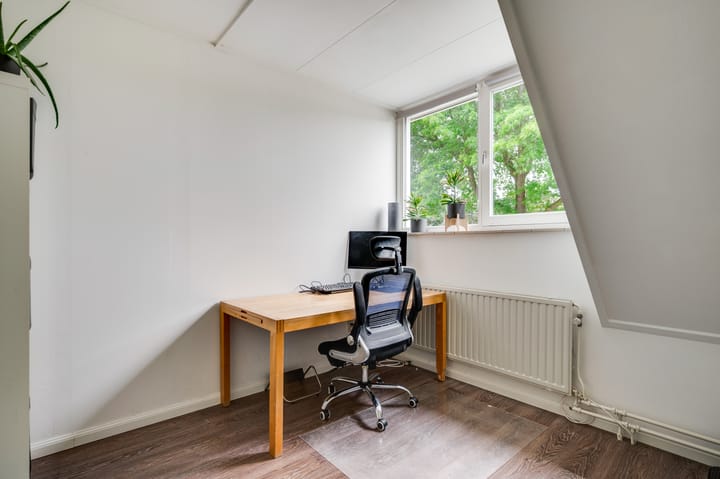 Photo 15 of Leliestraat 15