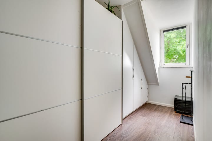 Photo 16 of Leliestraat 15