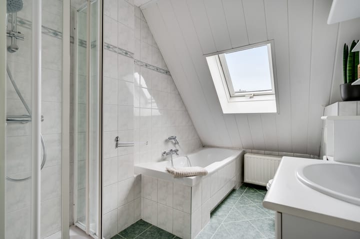 Photo 17 of Leliestraat 15