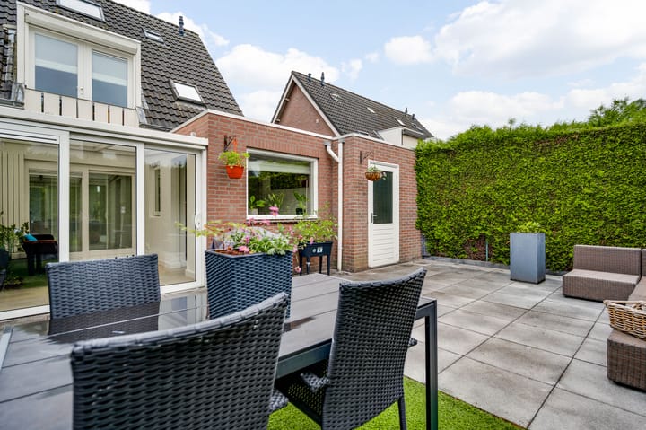 Photo 24 of Leliestraat 15