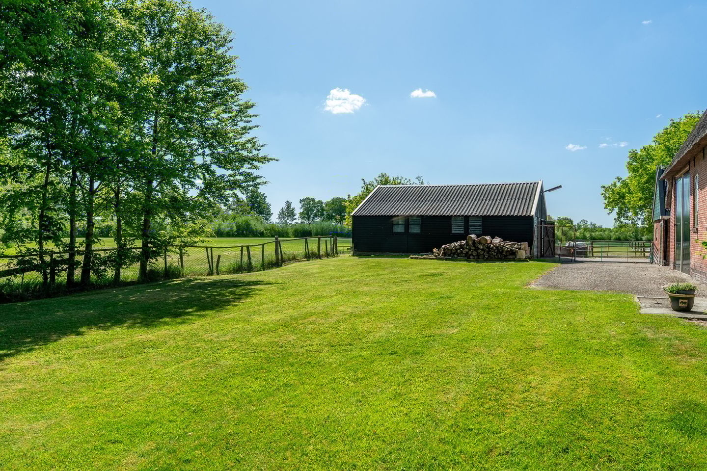 Photo 40 of Foarwei 1