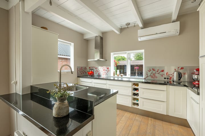 Photo 3 of Burg Tonkensstraat 1-A