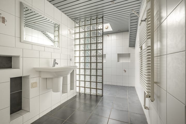 Photo 4 of Burg Tonkensstraat 1-A