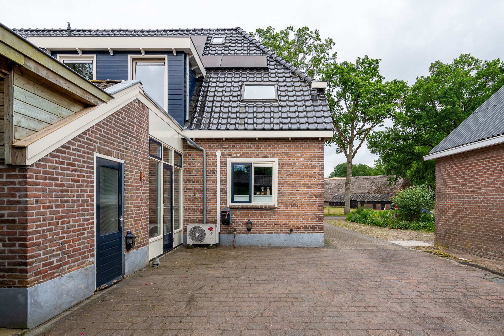 Foto 15 van Burg Tonkensstraat 1-A