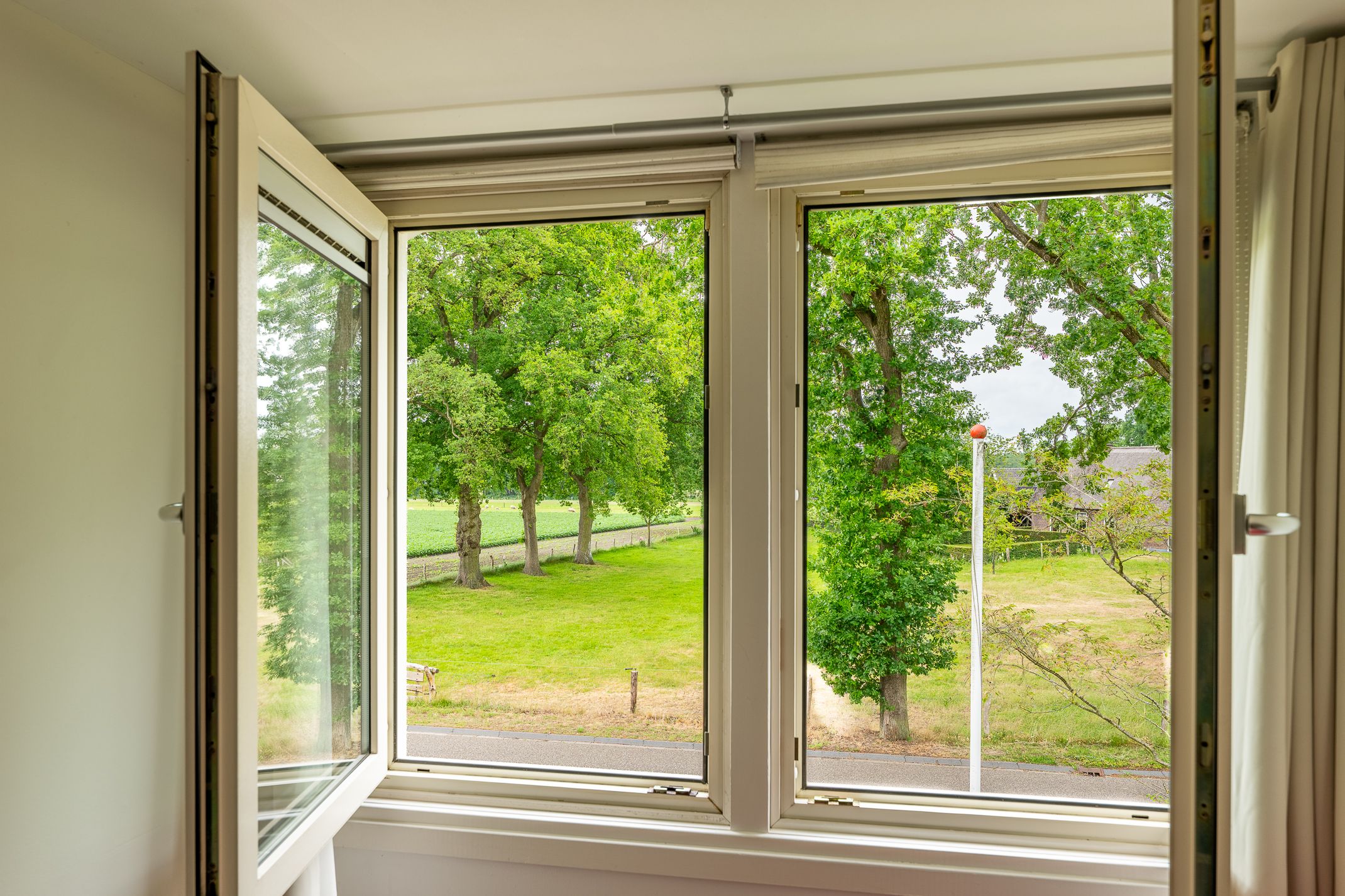 Foto 33 van Burg Tonkensstraat 1-A